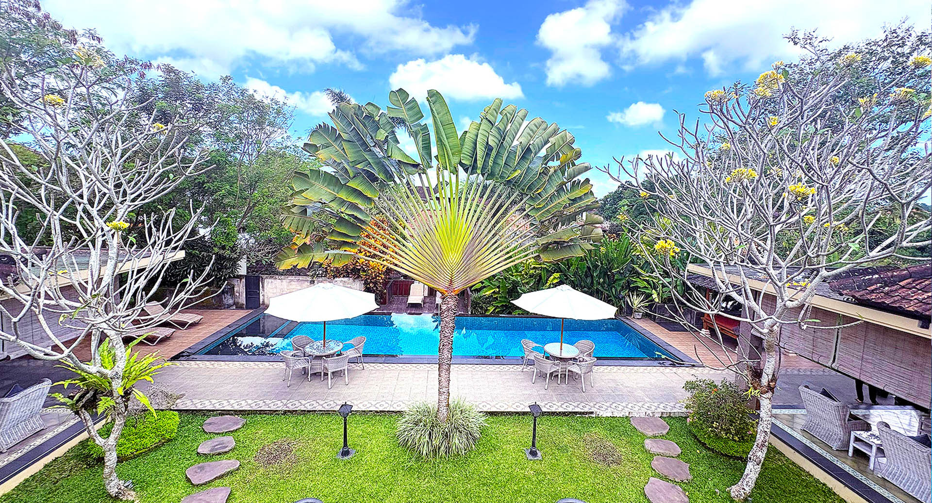 The Nirvana Residence
LUXURY VILLA WITH TWO/THREE/FOUR-BEDROOM WITH PRIVATE LAP POOL